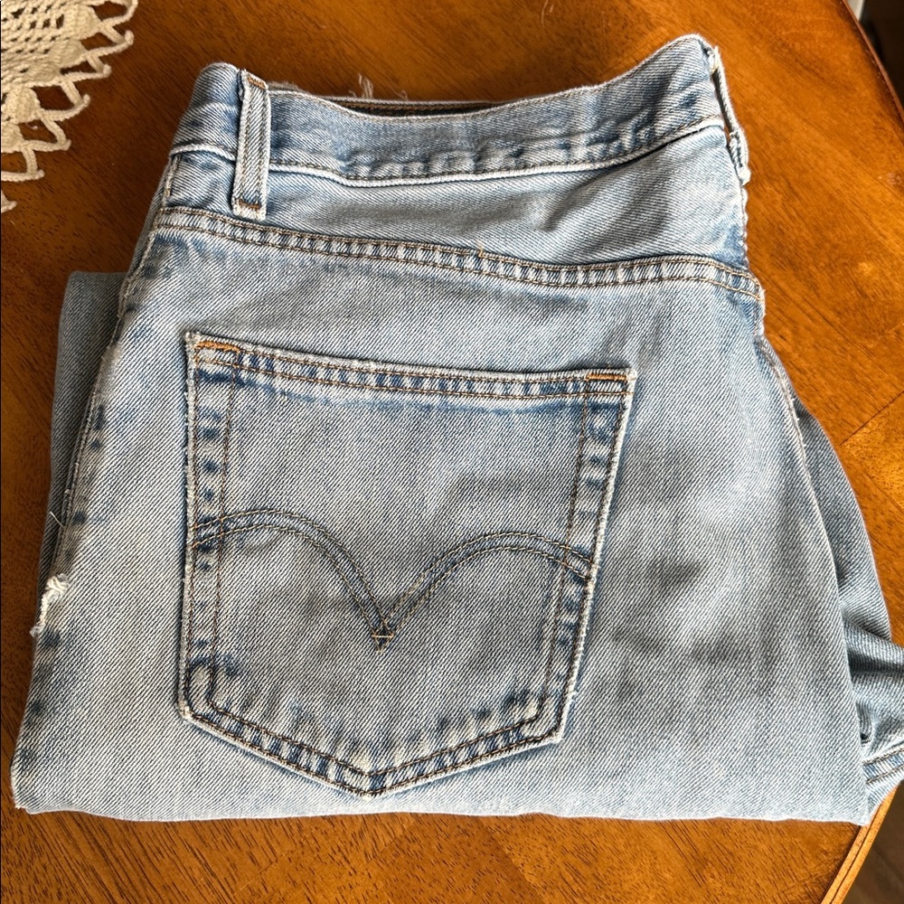 Vintage Men’s Levi’s 550 jeans. Relaxed Fit. Faded. Sz 36x30.
